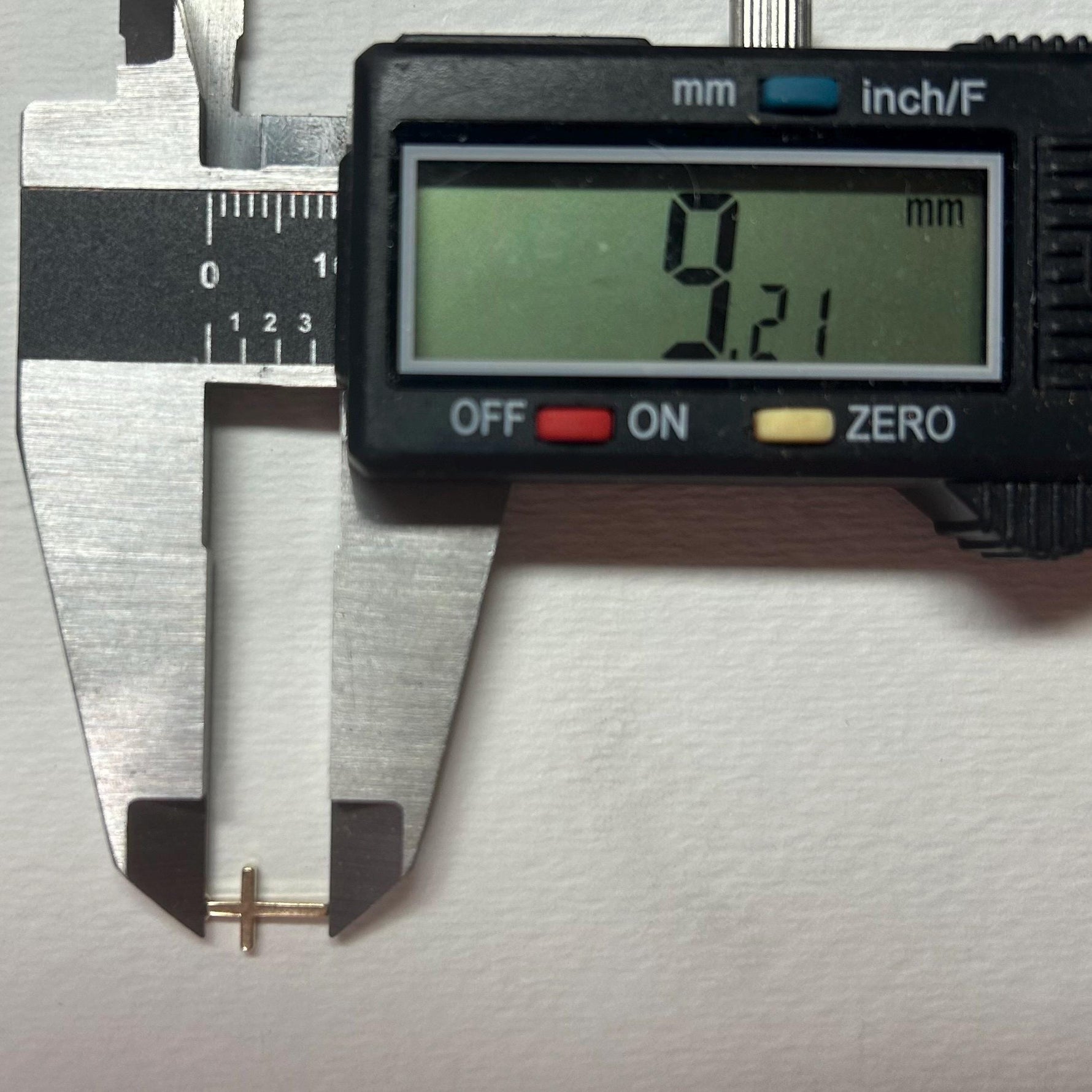 14K Gold Tiny Cross Necklace - Sash Jewelry