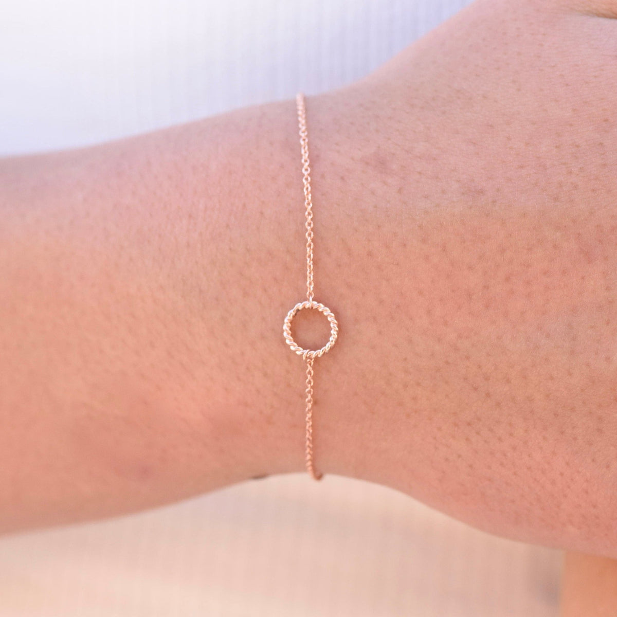 14K Gold Dainty Circle Bracelet - Sash Jewelry