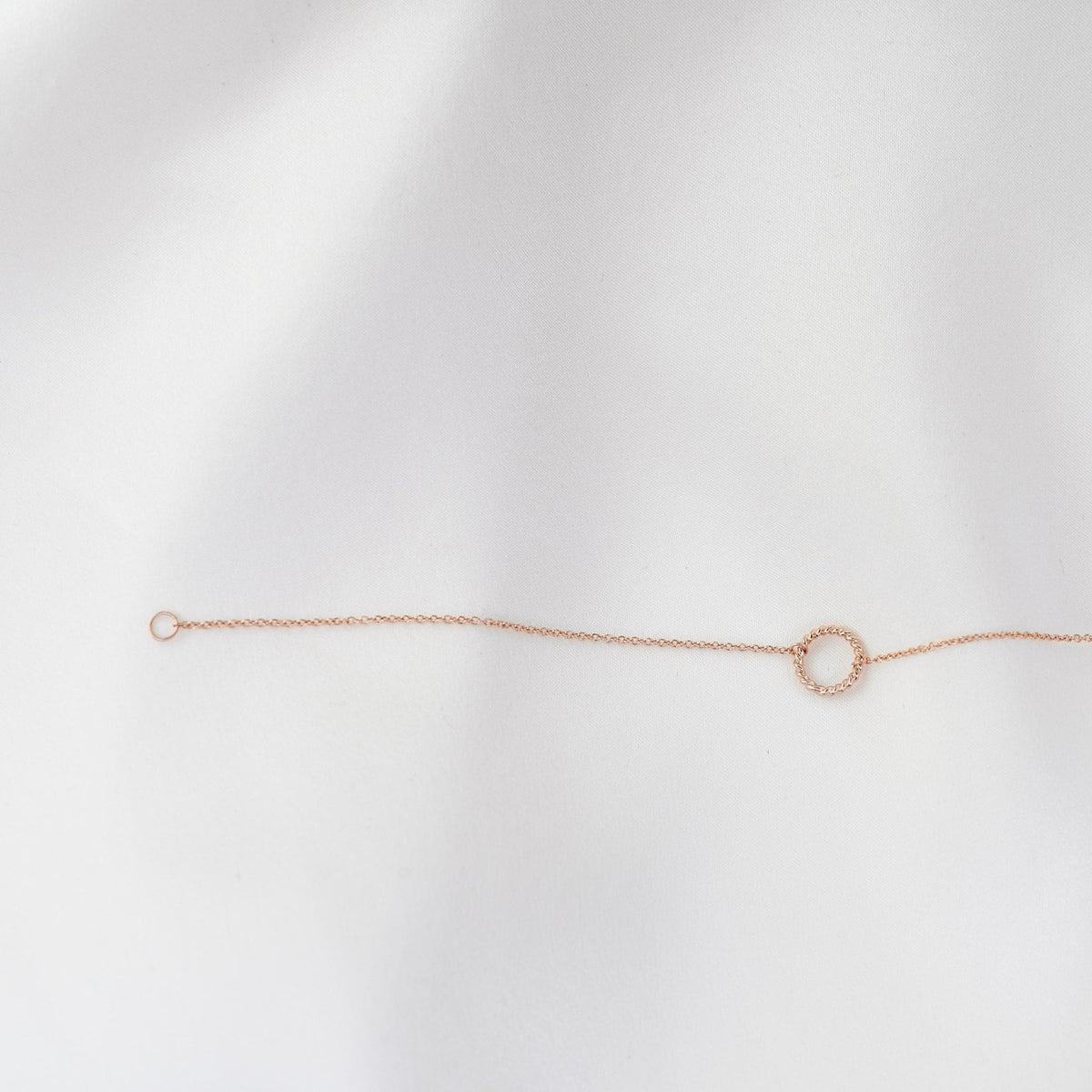 14K Gold Dainty Circle Bracelet - Sash Jewelry