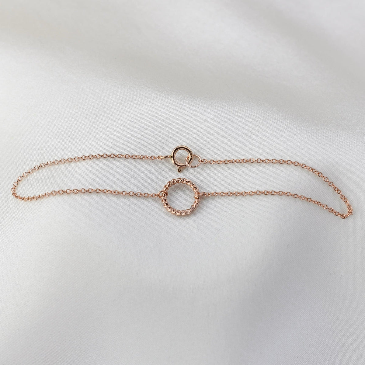 14K Gold Dainty Circle Bracelet - Sash Jewelry