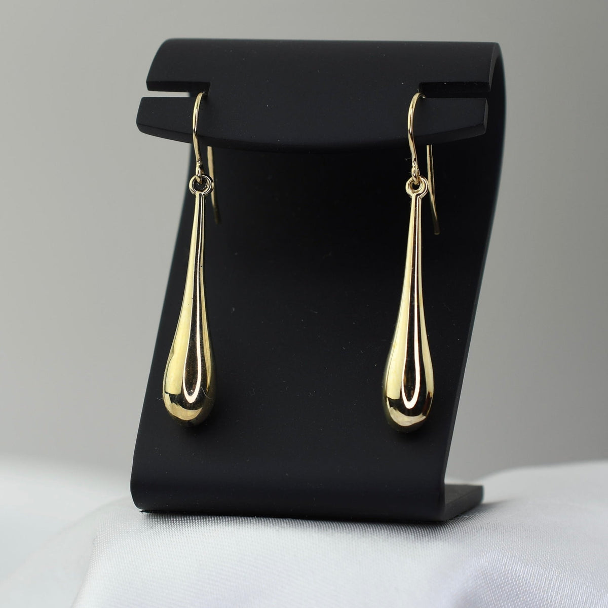 14K Gold Graduated Tear Drop Earrings - Sash Jewelry
