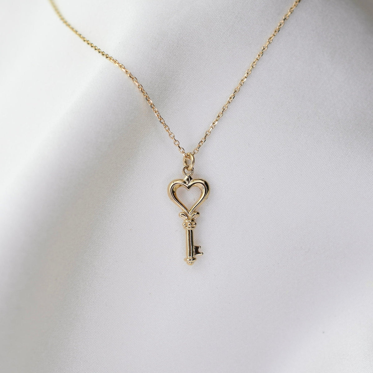 14k Gold Heart Key Necklace - Sash Jewelry
