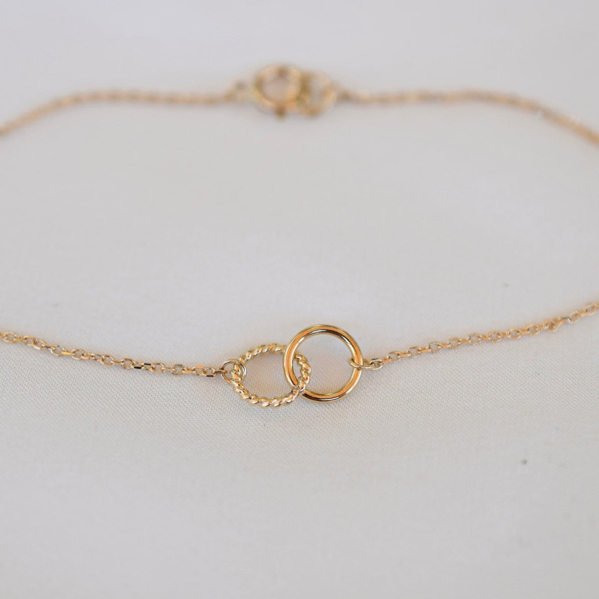 14K Gold Interlocking Circle Bracelet - Sash Jewelry