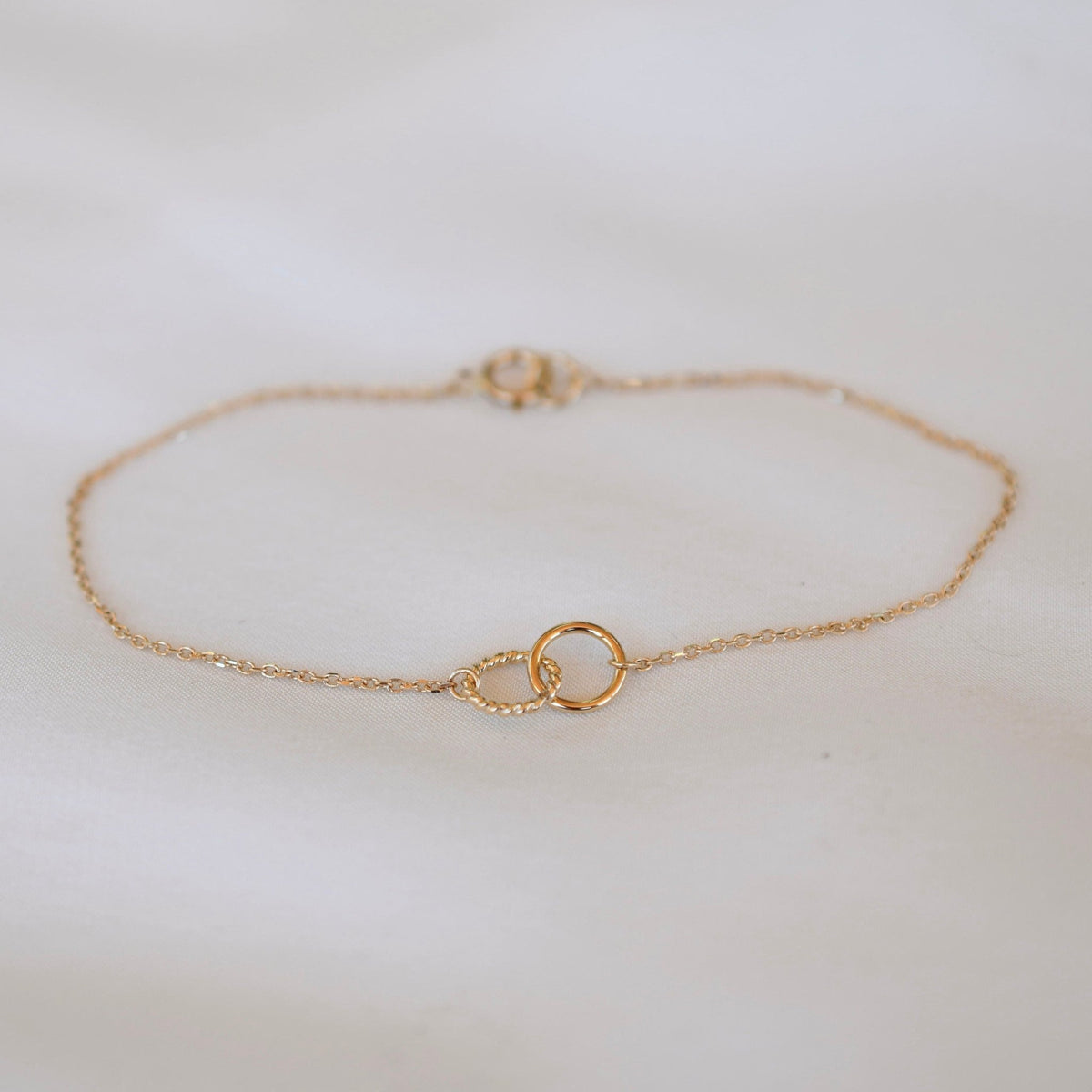 14K Gold Interlocking Circle Bracelet - Sash Jewelry