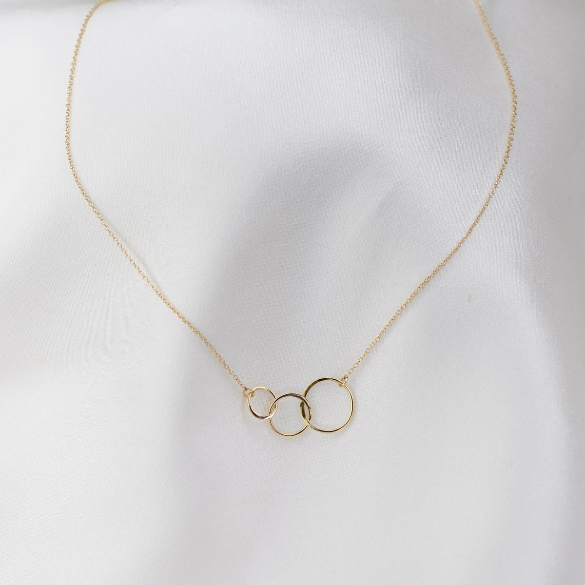 14K Gold Three Circle Necklace – Dainty Interlocking Circle Necklace - Sash Jewelry