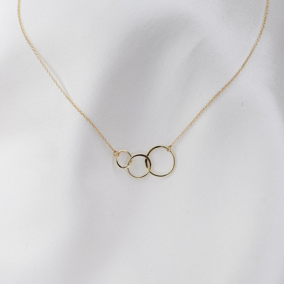 14K Gold Three Circle Necklace – Dainty Interlocking Circle Necklace - Sash Jewelry