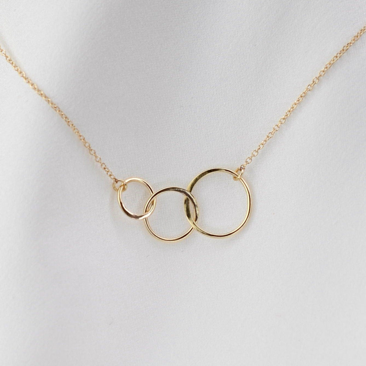 14K Gold Three Circle Necklace – Dainty Interlocking Circle Necklace - Sash Jewelry