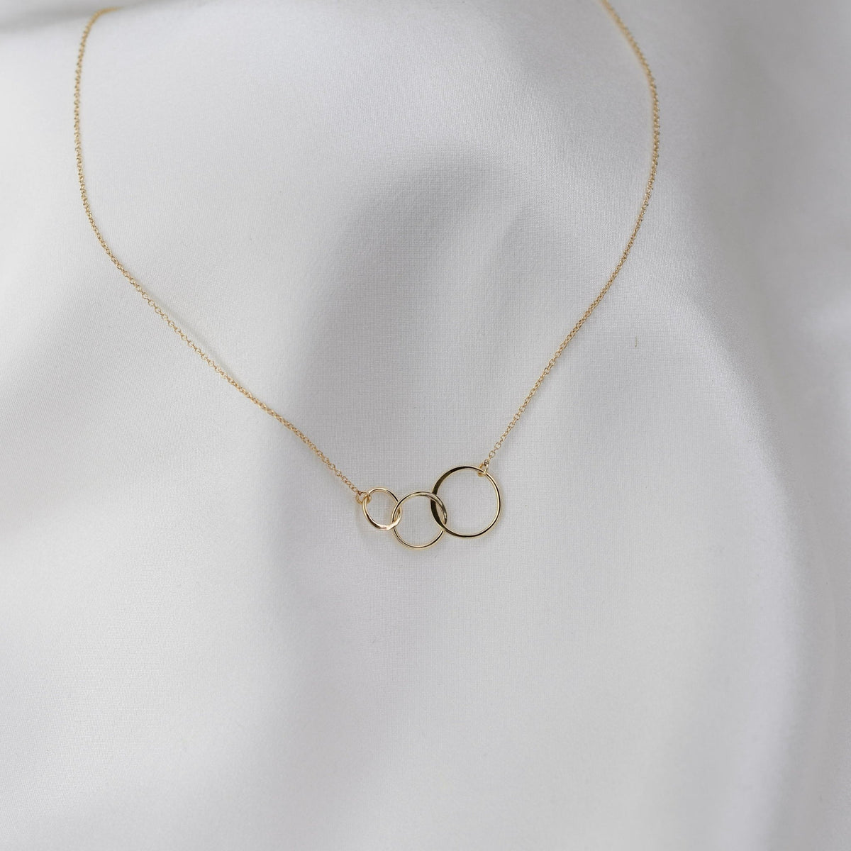 14K Gold Three Circle Necklace – Dainty Interlocking Circle Necklace - Sash Jewelry