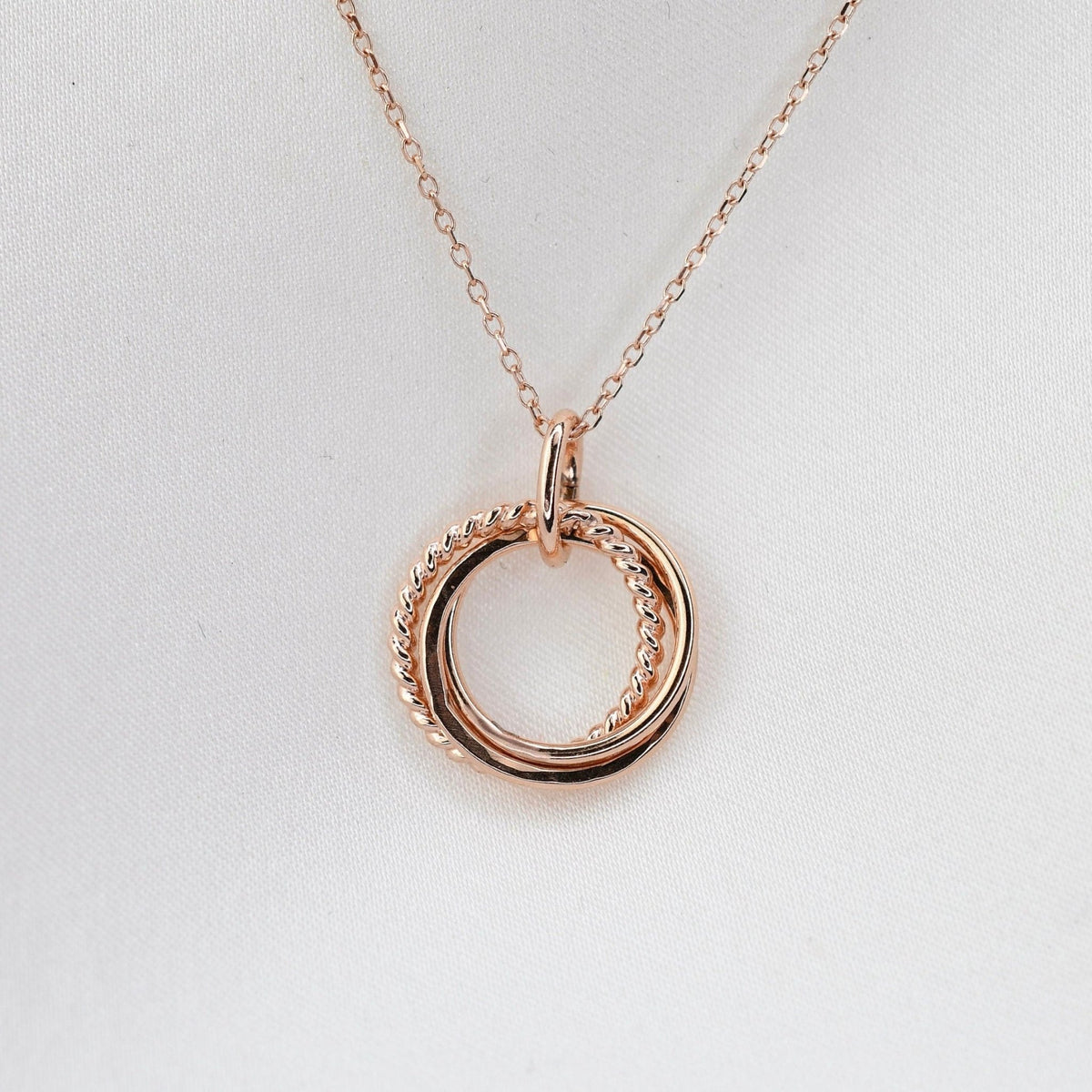 14K Gold Triple Linked Circle Pendant Necklace - Sash Jewelry