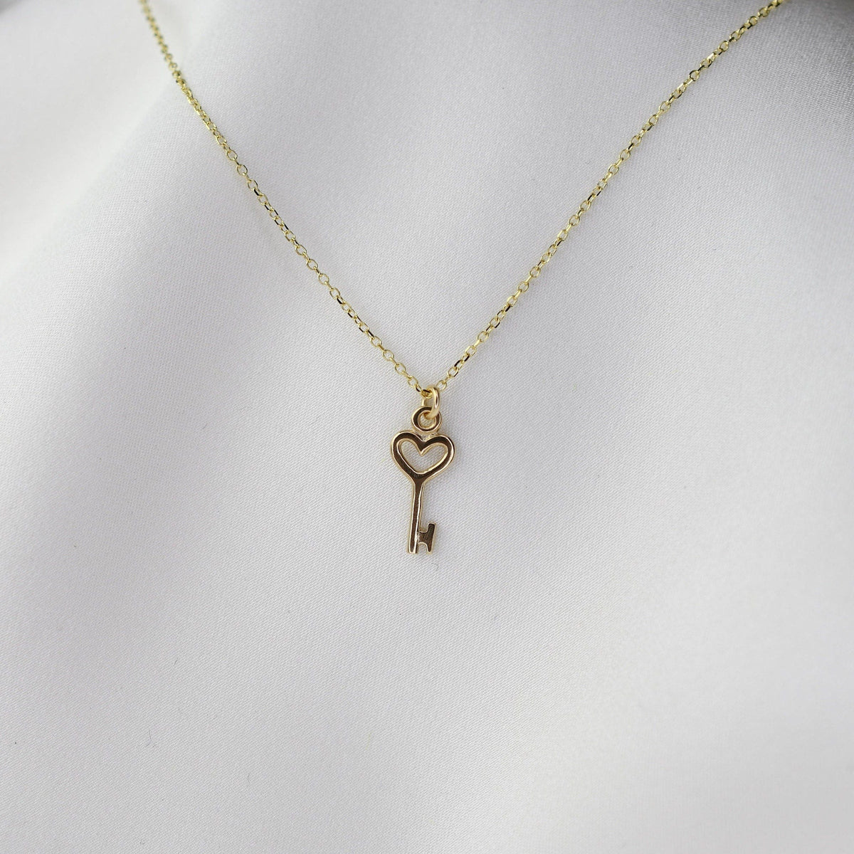 14K Solid Gold Tiny Heart Key Necklace - Sash Jewelry