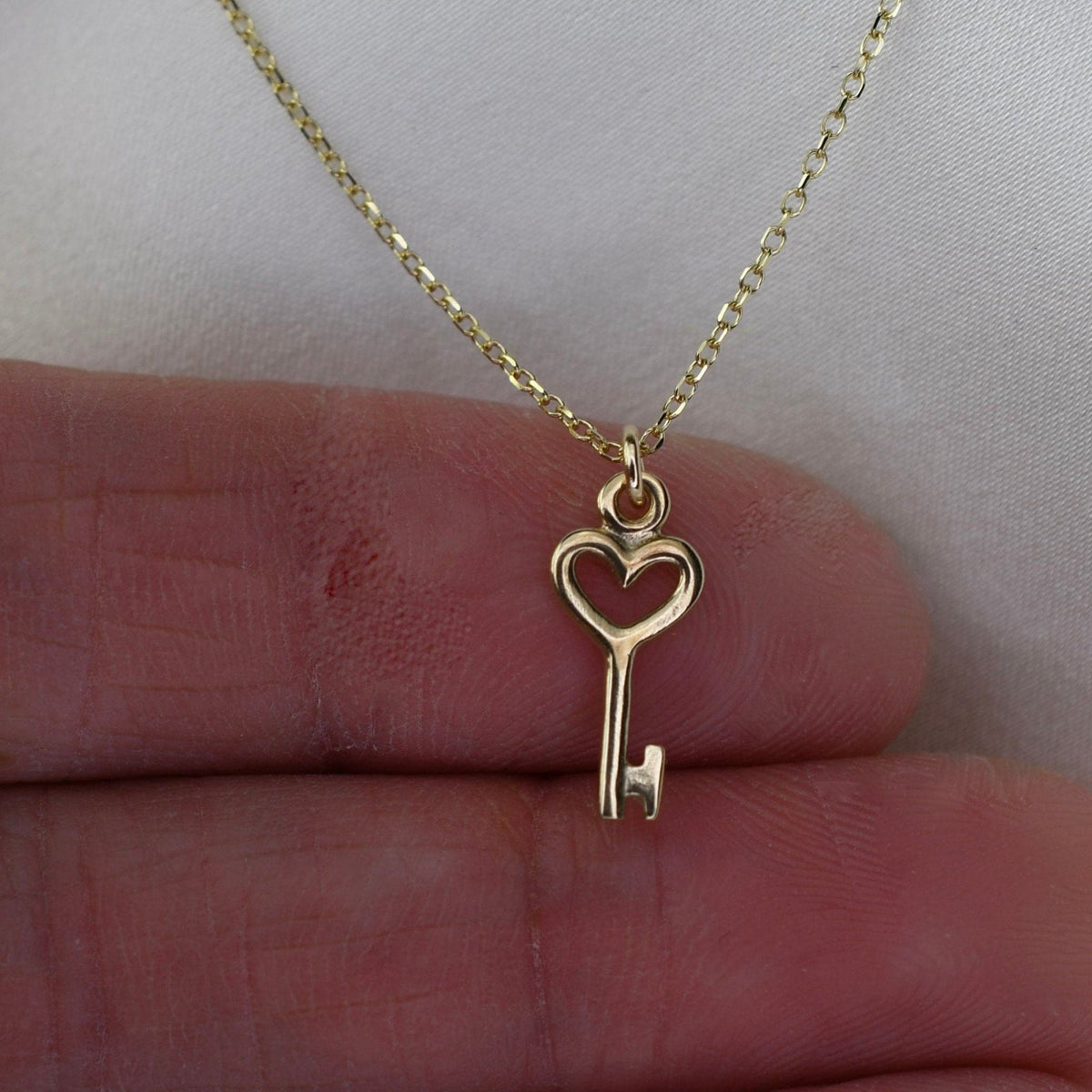 14K Solid Gold Tiny Heart Key Necklace - Sash Jewelry