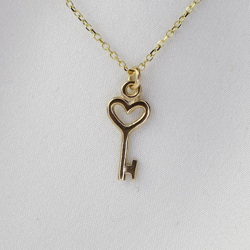14K Solid Gold Tiny Heart Key Necklace - Sash Jewelry