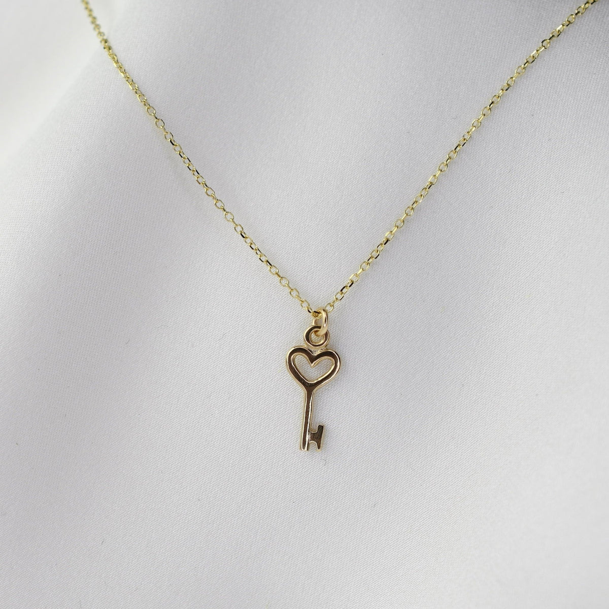 14K Solid Gold Tiny Heart Key Necklace - Sash Jewelry