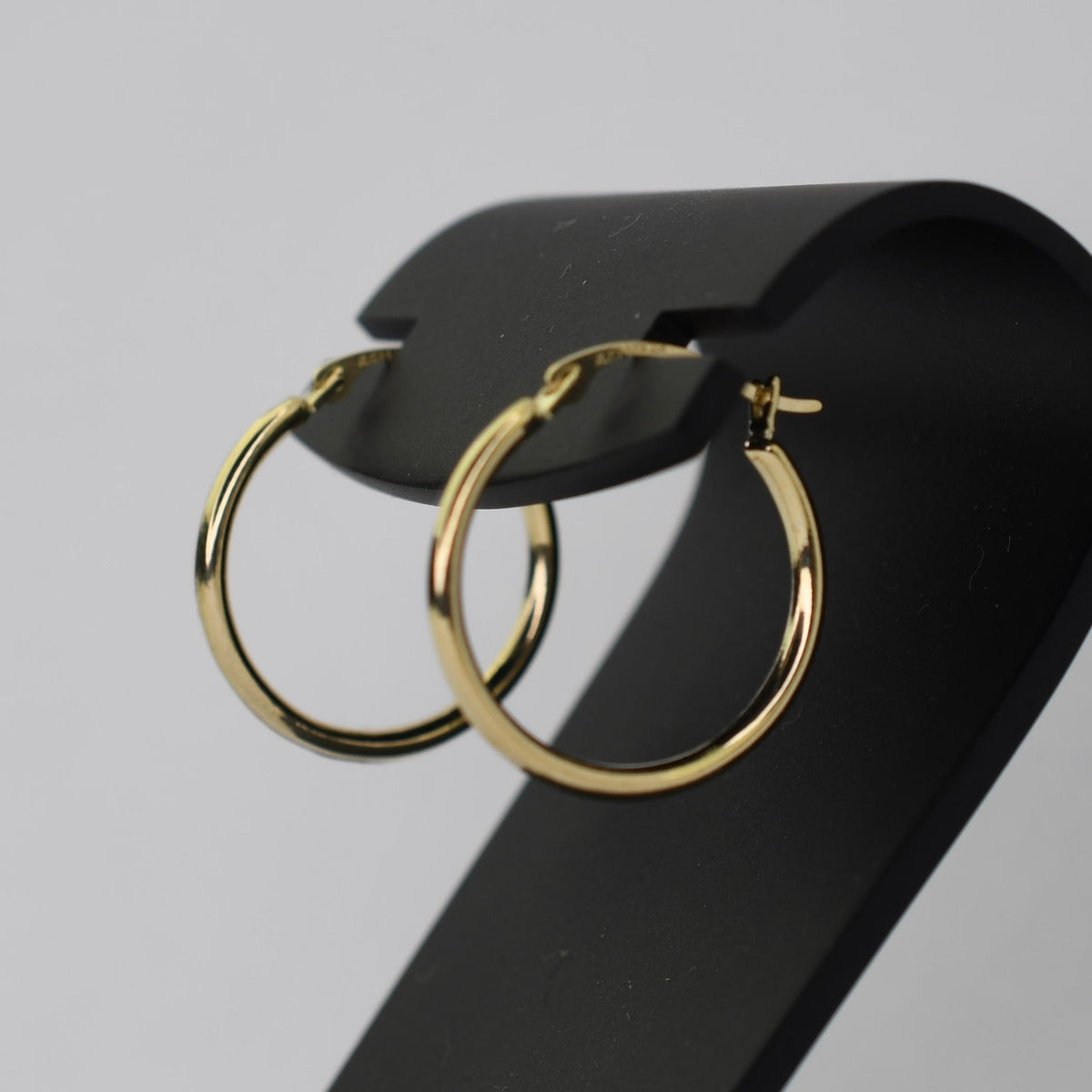 14K Yellow Gold Hoop Earrings – 17mm Small Classic Hoops - Sash Jewelry
