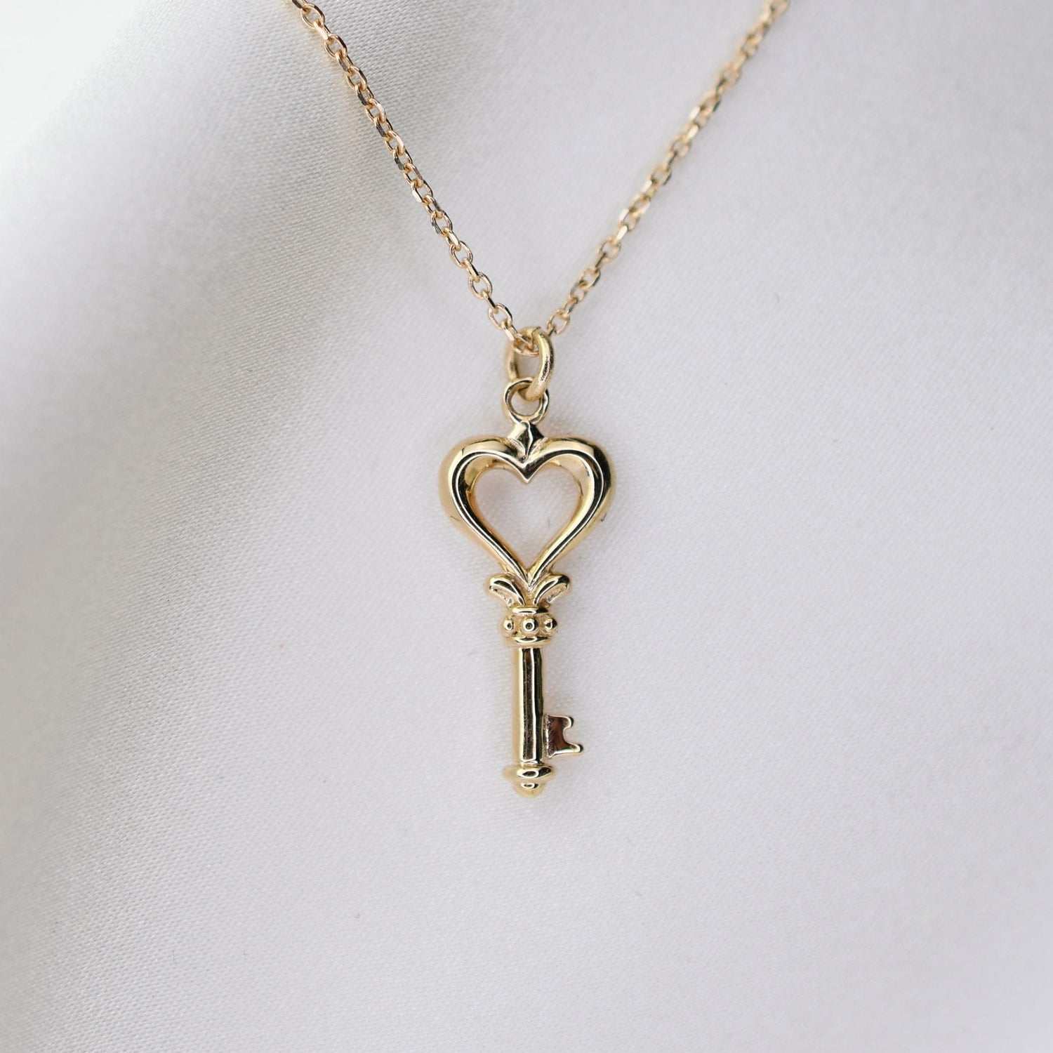 14k Gold Heart Key Pendant Necklace - Sash Jewelry