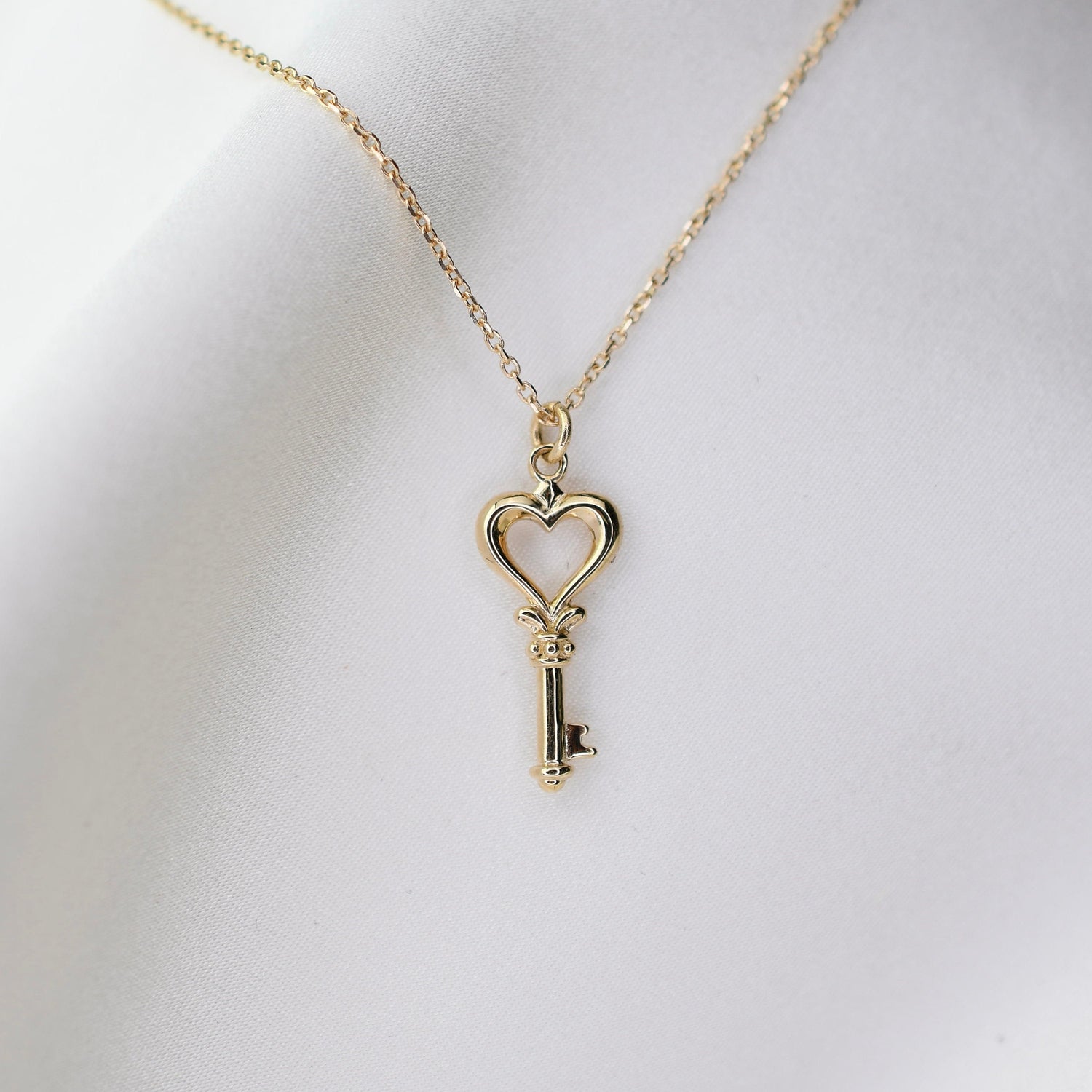 14k Gold Heart Key Pendant Necklace - Sash Jewelry