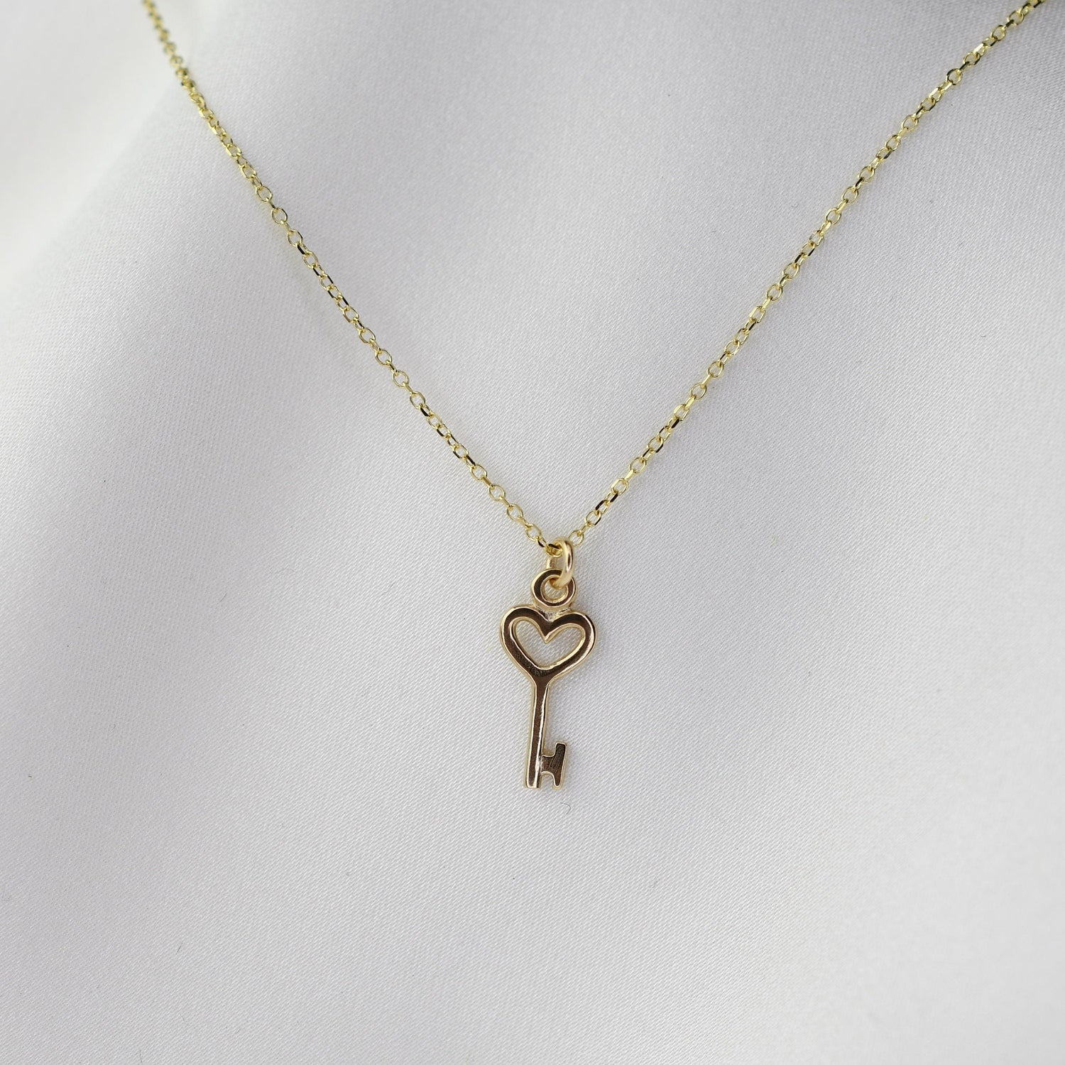 14K Gold Tiny Heart Key Necklace - Sash Jewelry