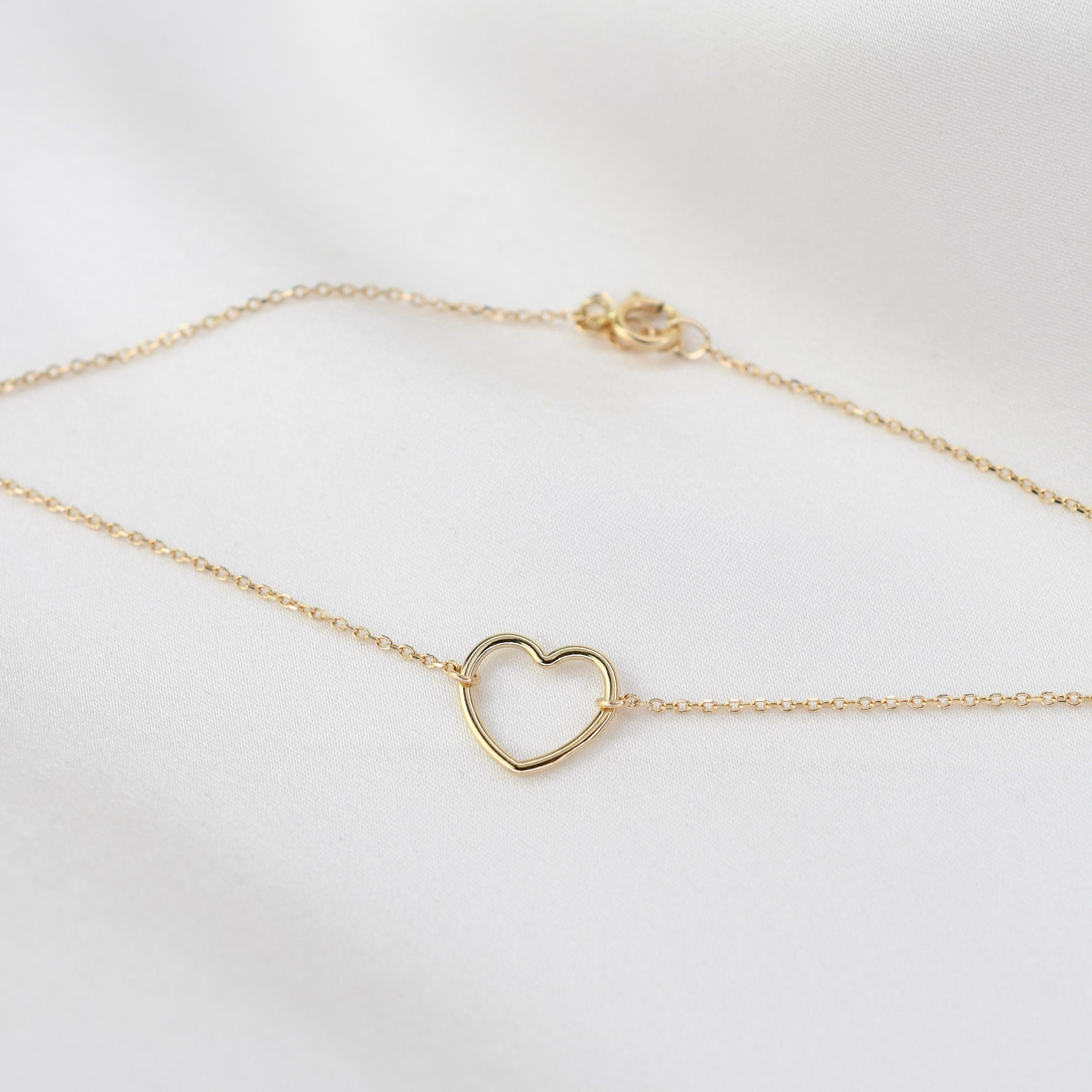 14K gold heart anklet with diamond-cut cable chain
