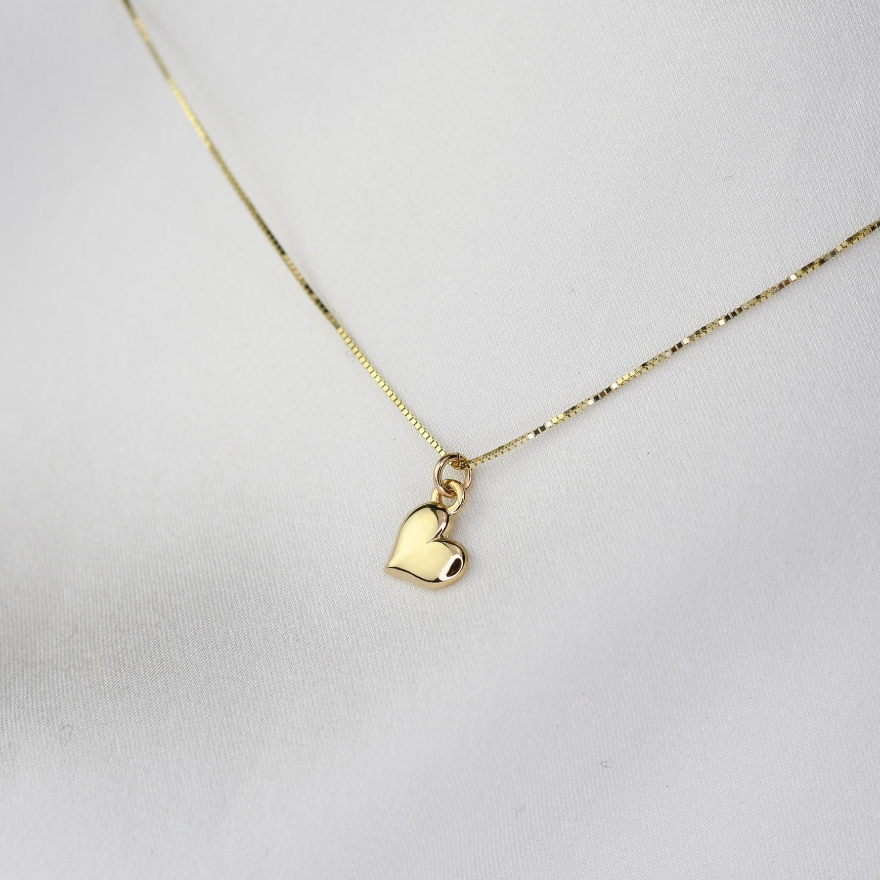 14K Solid Gold Tiny Heart Charm Necklace - Sash Jewelry