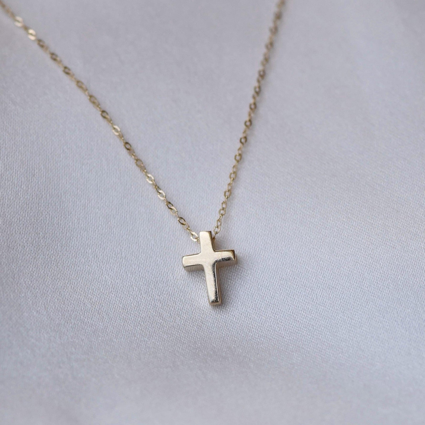 14K Gold Delicate Floating Cross Necklace - Sash Jewelry