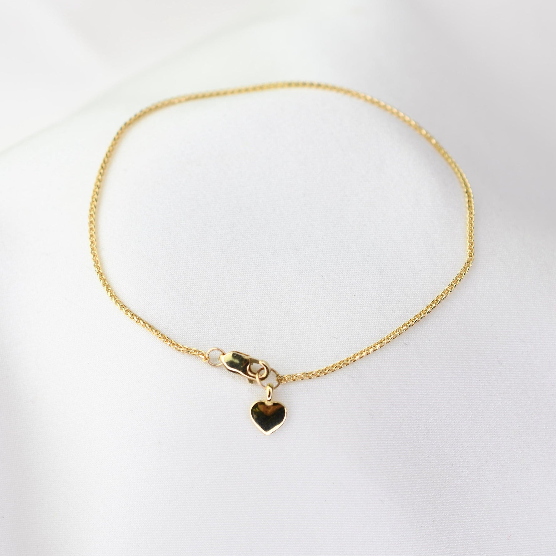 14K Gold Wheat Chain Bracelet with Tiny Heart Charm - Sash Jewelry