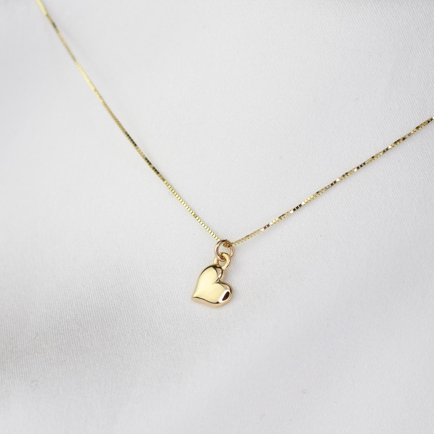 14K Solid Gold Tiny Heart Necklace | Minimal Heart Charm