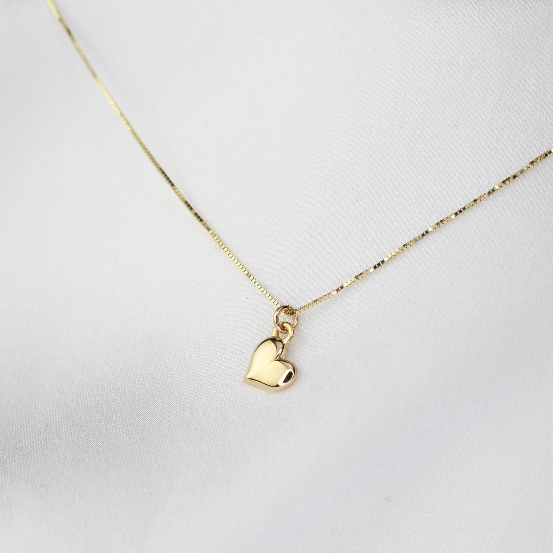 14K Solid Gold Tiny Heart Necklace | Minimal Heart Charm