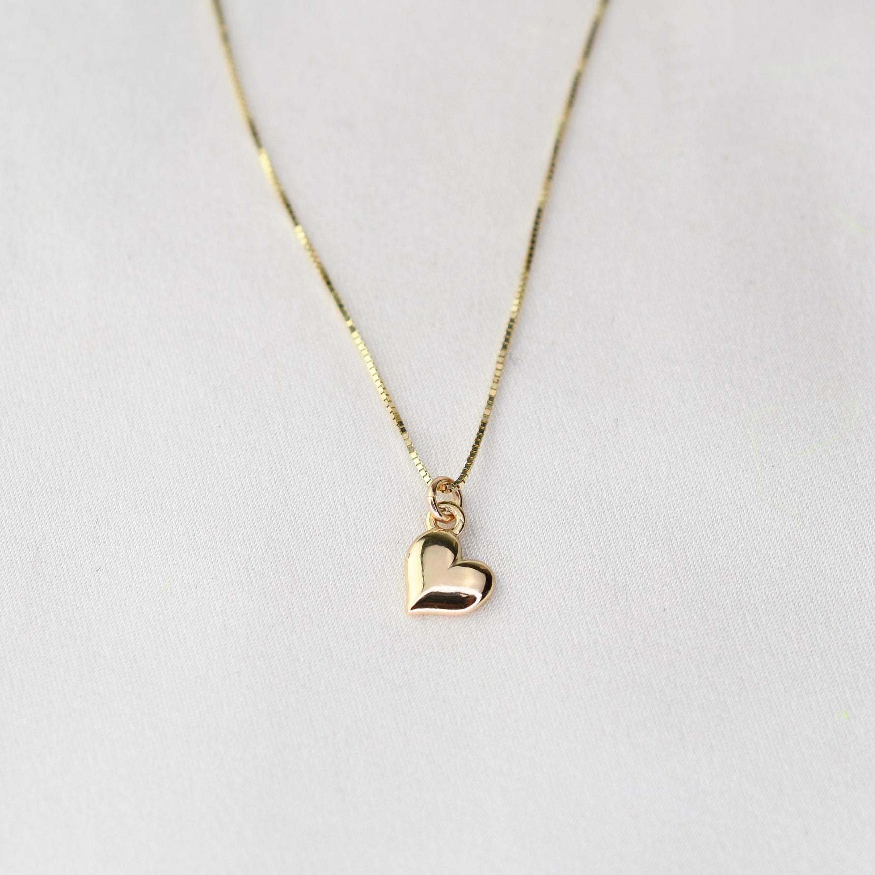 14K Solid Gold Tiny Heart Charm Necklace - Sash Jewelry